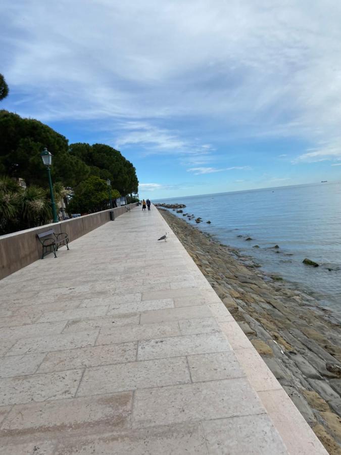 Apartment Mit Meerblick Am Strand Costa Azzura Grado Buitenkant foto