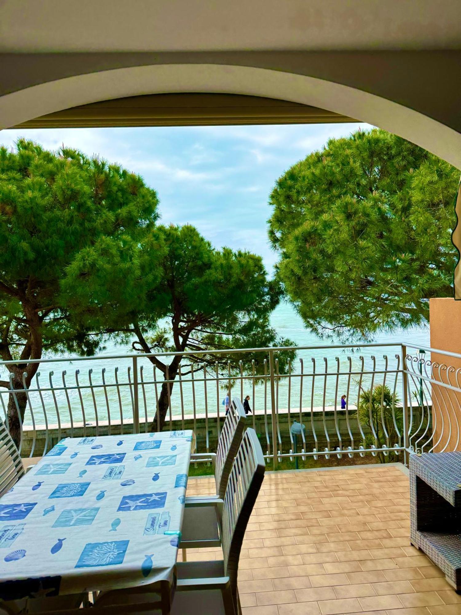 Apartment Mit Meerblick Am Strand Costa Azzura Grado Buitenkant foto